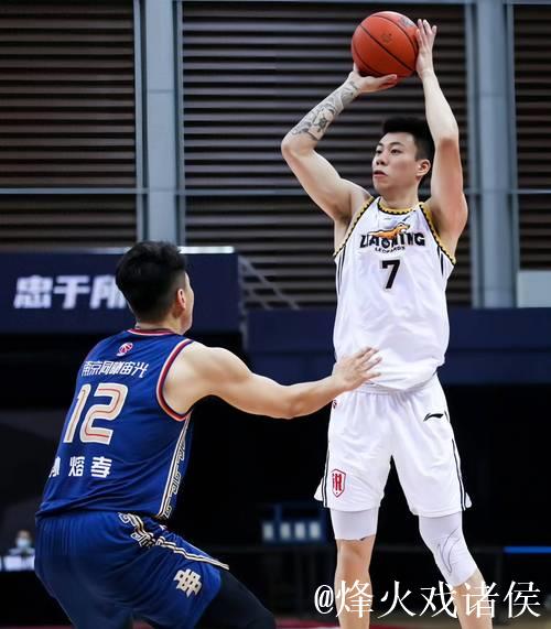 辽宁队大胜广厦，收两大好消息，辽篮球迷彻底忘了张镇麟