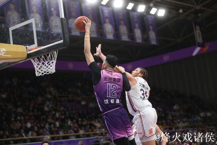 萨林杰23+20北控遭山东逆转 状元谢智杰17分