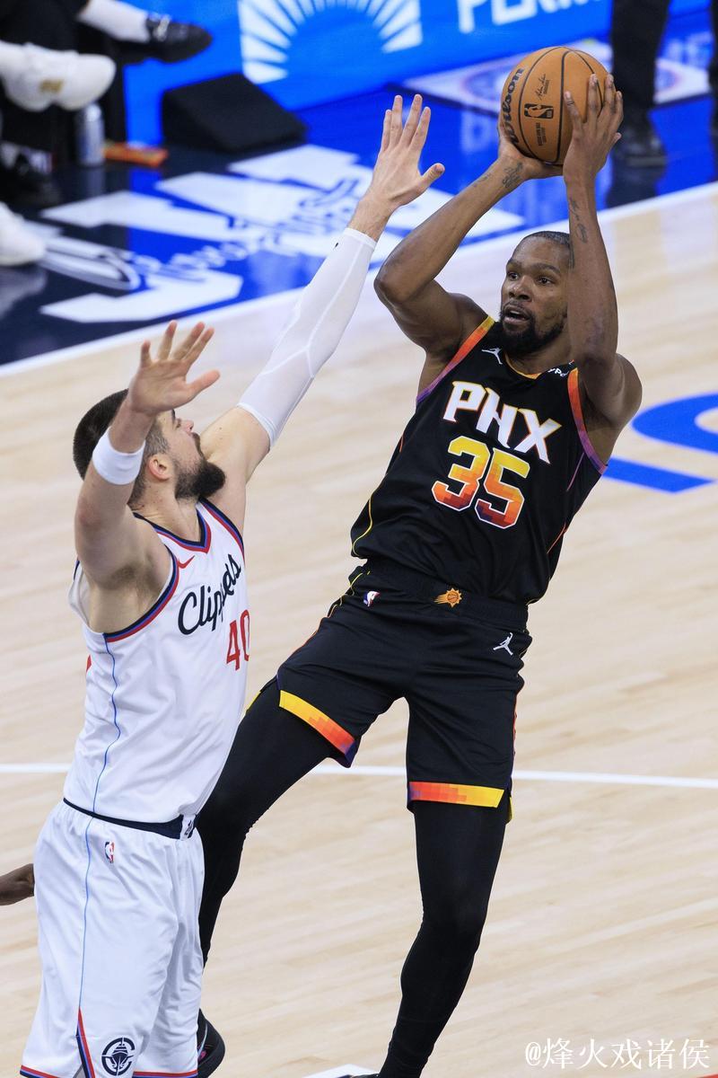 雷霆末节击溃火箭收获5连胜 SGA20分杜兰特19+7 雷霆末节击溃火箭收获5连胜 SGA20分杜兰特19+7